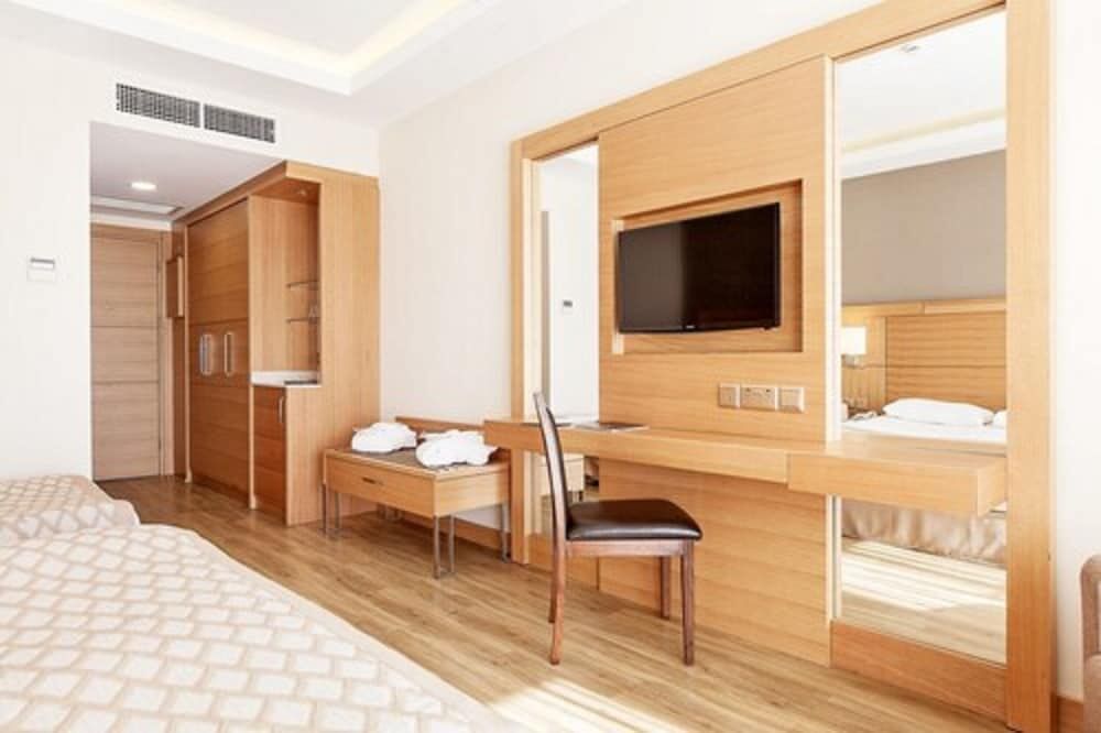 SALAMIS BAY CONTI HOTEL & CASINO