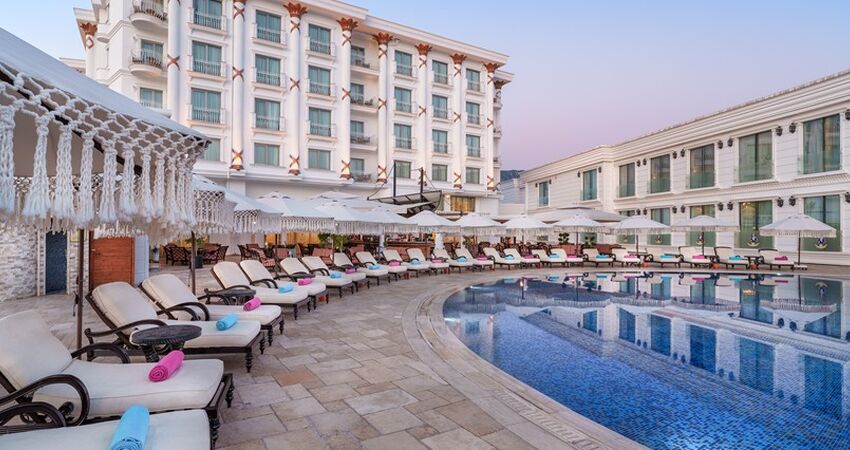 Les Ambassadeurs Hotel & Casino